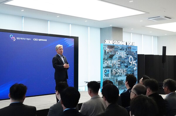 신영수 CJ대한통운 대표가 종로 본사에서 열린 95주년 창립기념 행사에서 발표하고 있다.[출처=CJ대한통운]