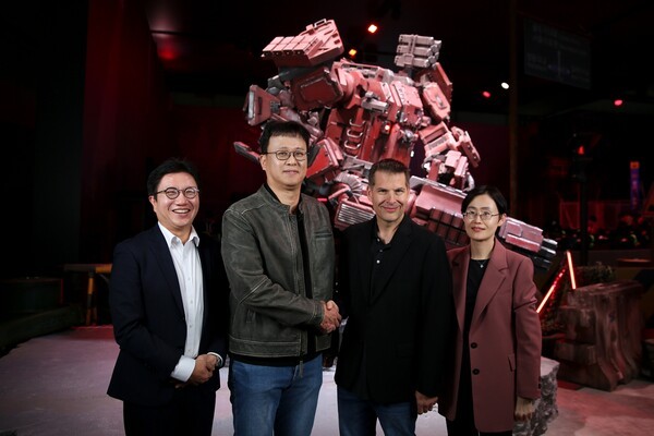 (왼쪽부터) 최원종 엔씨소프트 IP얼라이언스실장(상무), 배재현 빅파이어 게임즈 대표 겸 엔씨소프트 CDA(Chief Development Advisor, 부사장), 제러미 홀렛(Jeremy Hollett) MS 애저(Azure) 고객 신뢰 엔지니어링(CRE) 총괄 부사장, 임옥희 MS 고객 성공 사업부 부문장. [출처=엔씨소프트]