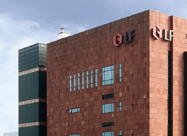 LF는 올해 3분기 영업이익은 전년동기대비 약 70% 감소한 161억원을 기록했다고 밝혔다. [출처=LF]