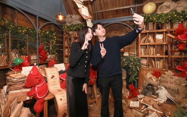 현대백화점 더현대 서울 5층 사운즈 포레스트에 조성된 '해리의 크리스마스 공방’. [출처=현대백화점]