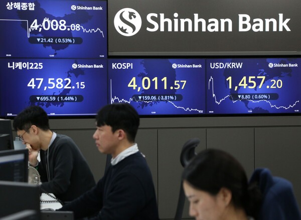 지난 14일 서울 중구 신한은행 딜링룸 사진 [출처=신한은행]