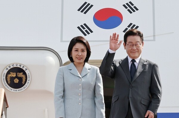 출국하는 이재명 대통령 부부. [출처=연합]