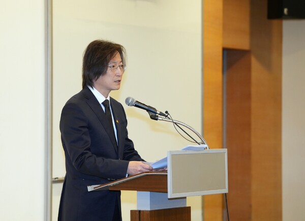 주병기 공정거래위원장은 선정식에서 "대리점과의 상생협력을 이끌어가는 기업들이 참여한 가운데 대리점 동행기업 선정식을 개최하게 된 것을 매우 뜻깊게 생각한다"며 "올해 대리점 동행기업으로 선정된 7개 기업의 임직원 여러분께 진심으로 축하의 말씀을 드린다"고 밝혔다.[출처=공정거래위원회]