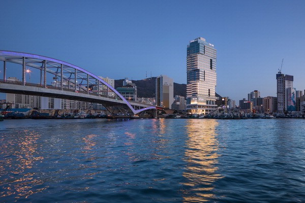 부산 영도구 봉래동 소재 라발스호텔 야경. [출처=라발스호텔]