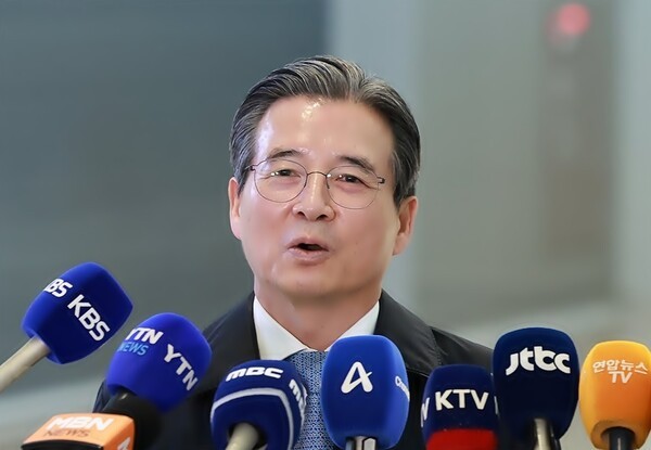 한미 관세 협상을 주도했던 김용범 대통령정책실장이 미국 측 초기 협상안을 을사늑약에 비유하며 당시 협상의 어려움을 생생하게 증언했다. [출처=연합]