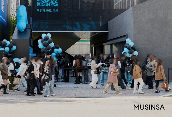 무신사의 연간 최대 규모 온오프라인 할인 캠페인 '무신사 무진장 25 겨울 블랙프라이데이(이하 '무신사 무진장 겨울 블프')가 시작과 동시에 높은 고객 반응을 모으며 판매 호조를 보이고 있다. [출처=무신사]