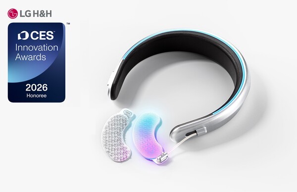 LG생활건강이 개발한 ‘Hyper Rejuvenating Eye Patch’(이하 하이퍼 리쥬버네이팅 아이 패치)가 CES 2026 뷰티테크 분야 혁신상을 수상했다. [출처=LG생활건강]