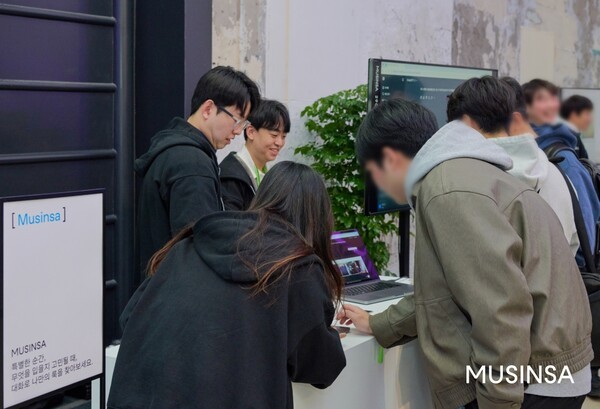 지난 11월 13일 열린 OpenAI 주최 개발자 행사 '데브데이 익스체인지'에서 운영한 무신사 데모 부스의 모습. [출처=무신사]