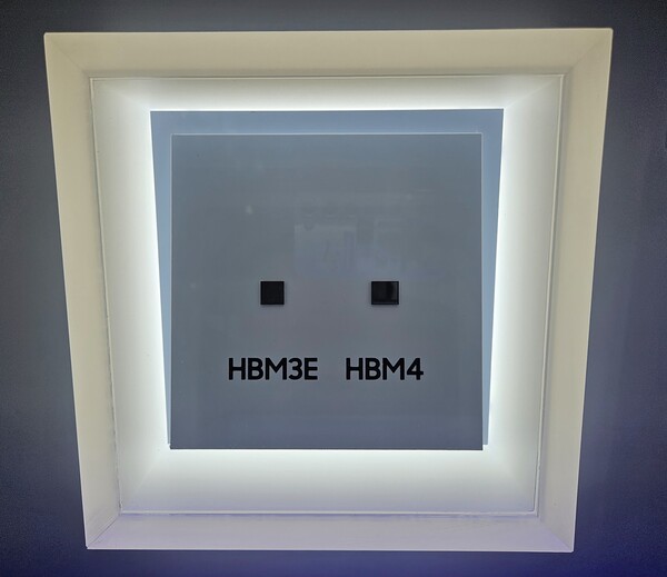 삼성전자의 HBM4와 HBM3E 모습. [출처=EBN]