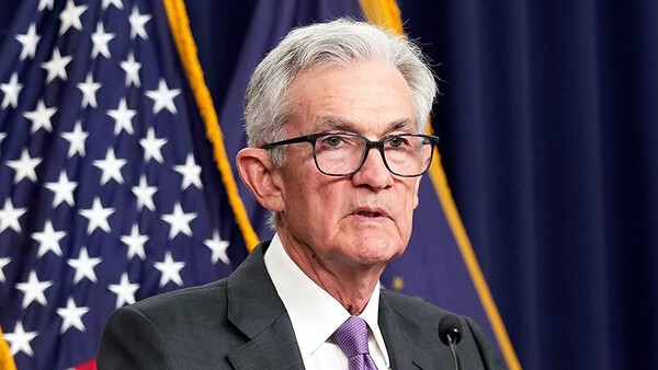 제롬 파월 미 연방준비제도(Fed·연준) 의장이 지난달 29일(현지 시간) 연방공개시장위원회(FOMC)에서 2회 연속 기준금리 인하를 단행한 뒤 기자회견을 하고 있다. [출처=연합뉴스]