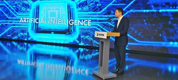 정기선 HD현대 회장이 20일 경기도 판교본사에서 중국과의 경쟁 의식을 언급하며, AI 접목을 강조하고 있다. [사진=진명갑 기자]