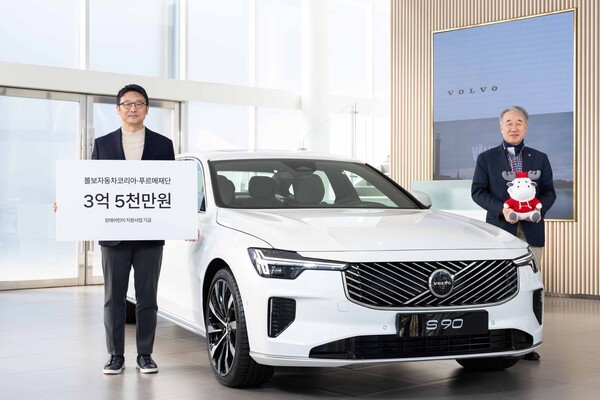 볼보자동차코리아가 장애인의 재활과 자립을 돕는 푸르메재단에 장애 어린이 보조기구 지원사업을 위한 기부금 3억 5000만원을 전달했다. [출처=볼보자동차코리아]