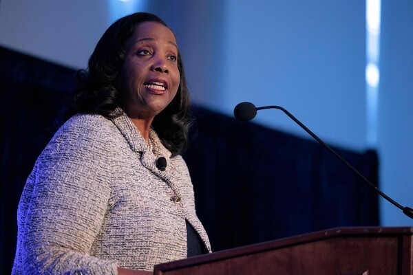 리사 쿡 연방준비제도이사회(FRB) 이사가 지난 11월 20일 워싱턴 D.C. 조지타운대학교 맥도너 경영대학원에서 프사로스 금융시장정책센터가 주최한 행사에서 연설하고 있다. [출처=연합뉴스]