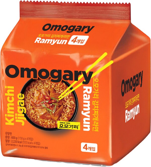 롯데마트와 슈퍼의 단독 상품 '오모가리 김치찌개라면'  [출처=롯데마트]