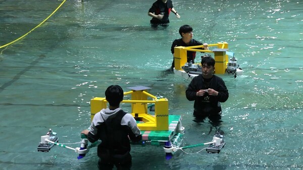 심해공학수조에서 모형 시험이 진행되고 있다. [출처=선박해양플랜트연구소]