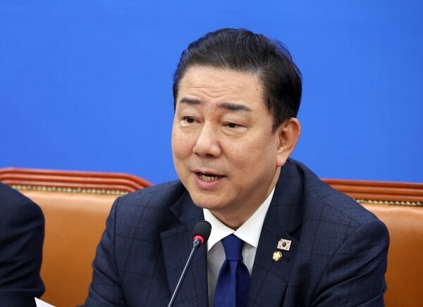 민주당 원내대책회의, 발언하는 김병기 원내대표. [출처=연합]