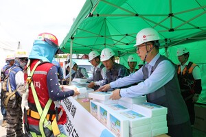 thumbnail - 롯데건설, 전 현장 혹서기 온열질환 예방 'ICE BOMB' 캠페인 실시