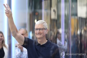 팀 쿡 CEO "AI는 애플의 몫"...직원 향해 이례적 1시간 격려 '연설' - 뉴스 썸네일 이미지