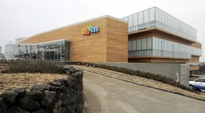 카카오 포털 '다음', 자회사 AXZ로 12월 이전..."매각 계획은 없다" - 뉴스 썸네일 이미지