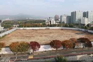 '<b>종묘</b> 앞 <b>고층</b>빌딩' 논란 속…국무총리 vs 서울시장 '정면충돌'