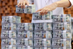 thumbnail - 원·달러 환율 1460원 돌파…서학개미 달러 매수에 4월 이후 최고치