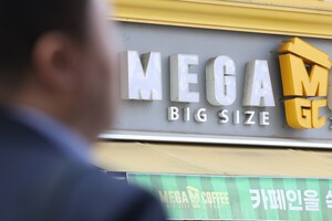 사모펀드에 먹힌 저가커피...빠른 점포 확장 속 '점주 빈손' 우려 - 뉴스 썸네일 이미지