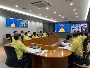 thumbnail - 중동 전면 충돌에 산업계 비상…호르무즈 봉쇄 우려에 해운·정유·항공 ‘초긴장’