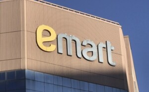 thumbnail - 공개매수로 안되자 주식교환으로…이마트, '신세계푸드 상장폐지' 재시동