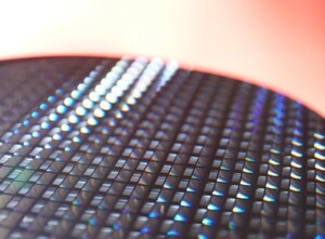 thumbnail - K-반도체 노리는 '특허괴물'…HBM 호황 속 복병