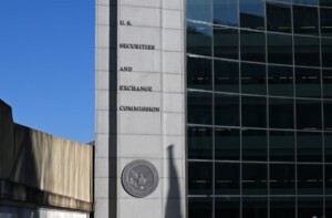 thumbnail - SEC, 분기 실적 보고 의무 폐지 추진