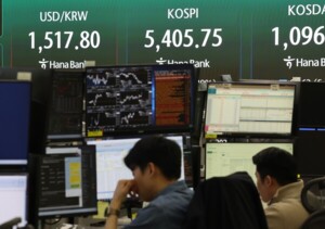 thumbnail - [EBN 오늘(23일) 이슈 종합] 환율 1500원 시대…한국 경제, ‘뉴노멀’의 시험대에 서다 등