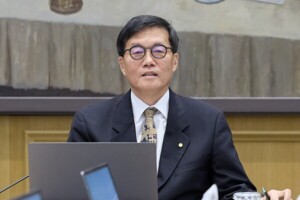 thumbnail - [EBN 브리핑] 4년 임기 마친 이창용 