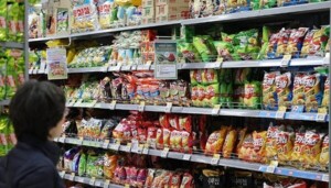 thumbnail - 봄 소비 살아나나 했더니…중동전쟁에 유통경기 또 제동