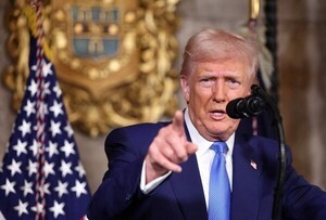 thumbnail - [EBN 오늘(24일) 이슈 종합] 美 정부 지분 투자 종목 일제 상승, 홈플러스 목숨줄 