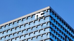 "잘 벌어도 줄인다"...게임업계 덮친 '생존형 구조조정' - 뉴스 썸네일 이미지