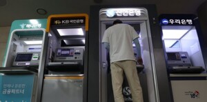 thumbnail - 4대 금융 순익 20조 눈앞…금리 상승에 다시 커진 예대마진