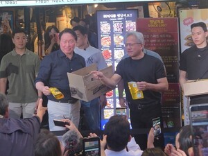 thumbnail - [포토] 시민 환호에 