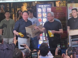 thumbnail - 젠슨 황, 이번엔 예능이다…'유퀴즈' 뜨고 시구까지
