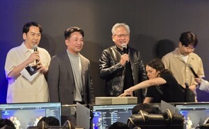 젠슨 황, PC방서 김택진 만났다…엔씨 ‘아이온2’와 AI 협력 시동