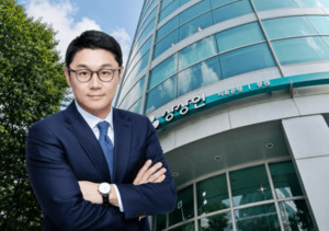 상상인저축은행 손실이 가격을 삼켰다...'M&A 큰손' 유준원 '굴욕 또는 매... - 뉴스 썸네일 이미지