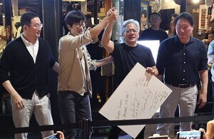 젠슨 황도 놀란 '페이스사인'...생체결제, 플랫폼이 주도 - 뉴스 썸네일 이미지