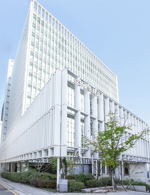 '알짜' 현대홈쇼핑 상폐 두고...웃는 지주사 vs 아쉬운 소액주주 - 뉴스 썸네일 이미지