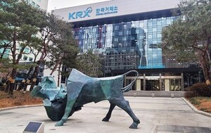 [EBN 데이터센터] 화학섬유주 혼조...배당 기대 코오롱인더 강세, 친환경... - 뉴스 썸네일 이미지