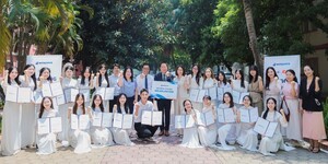 thumbnail - 하이트진로, 베트남 인재 키운다...장학생 20명에 2200만원 지원