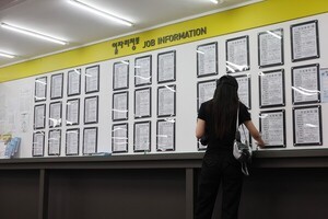<b>대기업 채용</b> 2년 새 15% <b>감소</b>…청년 일자리 줄고 50대 이상 늘었다