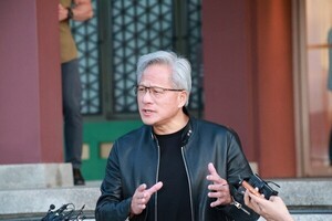 <b>젠슨 황</b> "<b>AI</b>는 <b>변곡점</b> 도달했다…컴퓨팅은 곧 수익"
