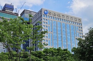 thumbnail - 금감원, 펀드 수수료·대출 중단 사전안내 강화