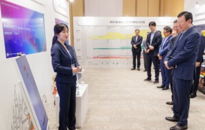 신동빈 회장 "AI 접목해 '롯데다움' 강화"...디자인 혁신 속도