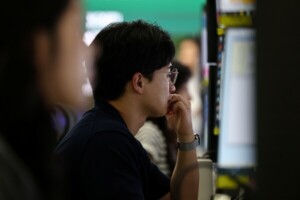 [1% 초고수의 개장 선택] 'SK하이닉스' 늘리고, '삼성전기' 줄인다 - 뉴스 썸네일 이미지