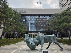 thumbnail - 법원 제동에 멈춰선 '시총 미달 퇴출'…거래소, 상폐 절차 전면 유예